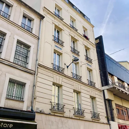 Rue Pietonne & Basilique De Saint-denis Saint-Denis